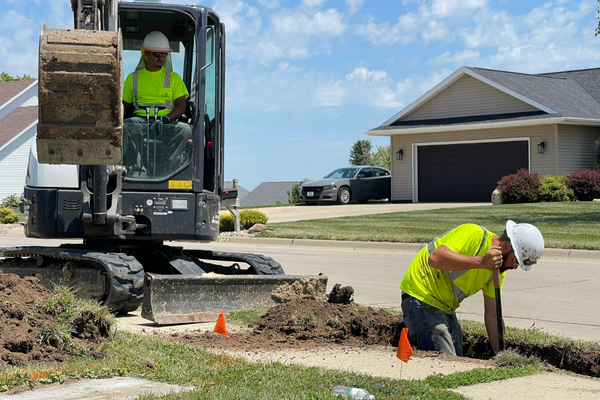Murphy Communications worker digging for an optical fiber installation.