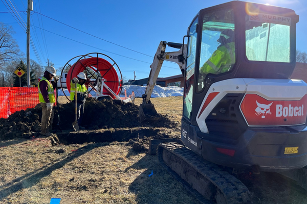 Murphy Communications team working on an optical fiber project.